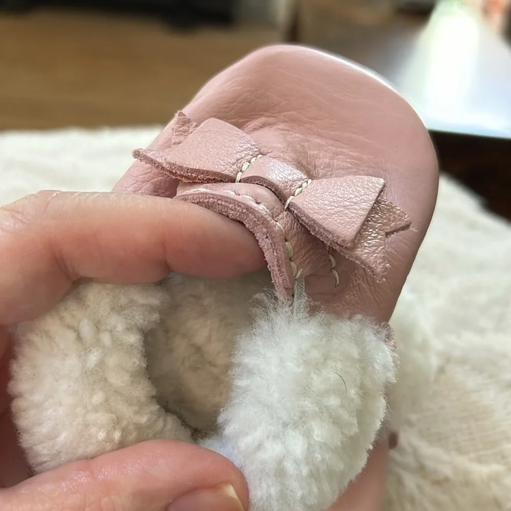Like new Freshly Picked premium leather Sherpa lined baby infant moccasi…